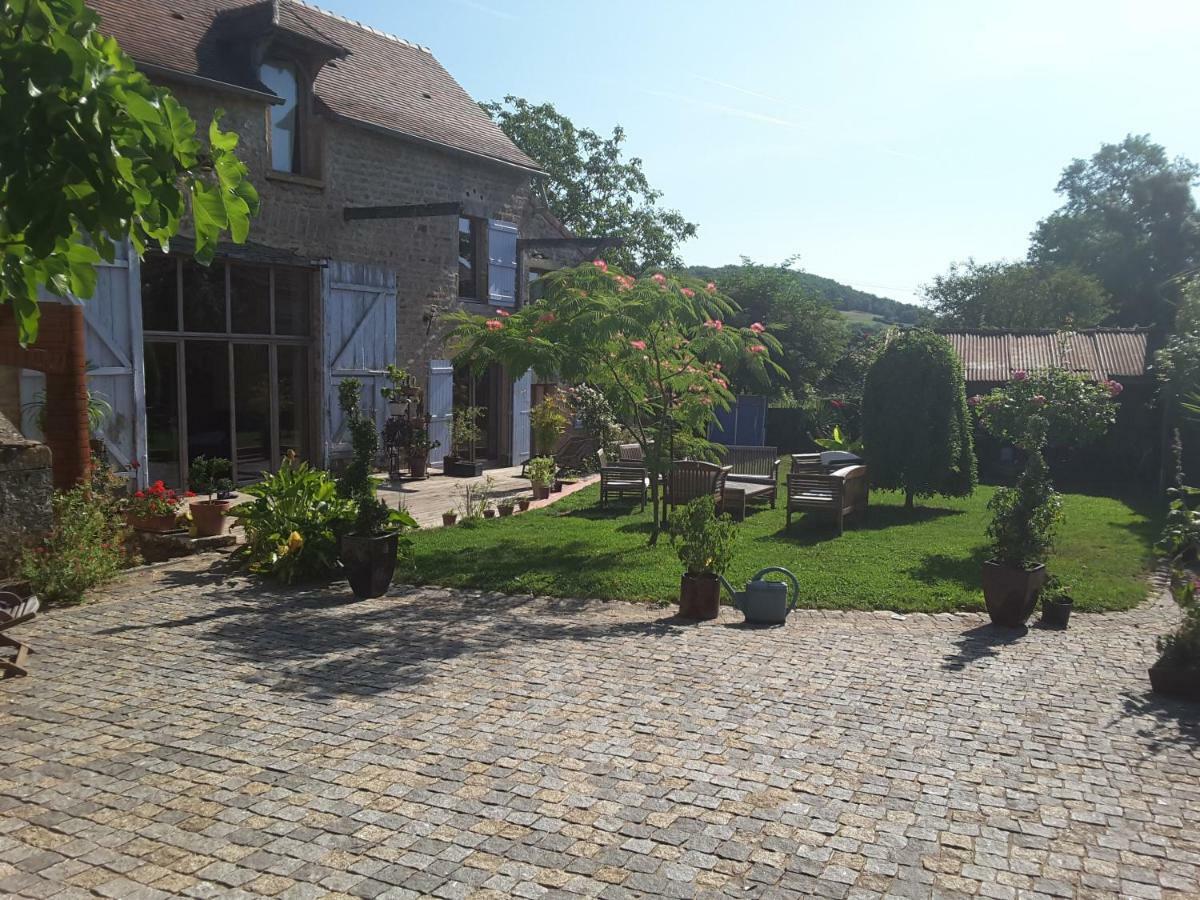Gite Des Quatre Chemins La Vineuse Exterior photo