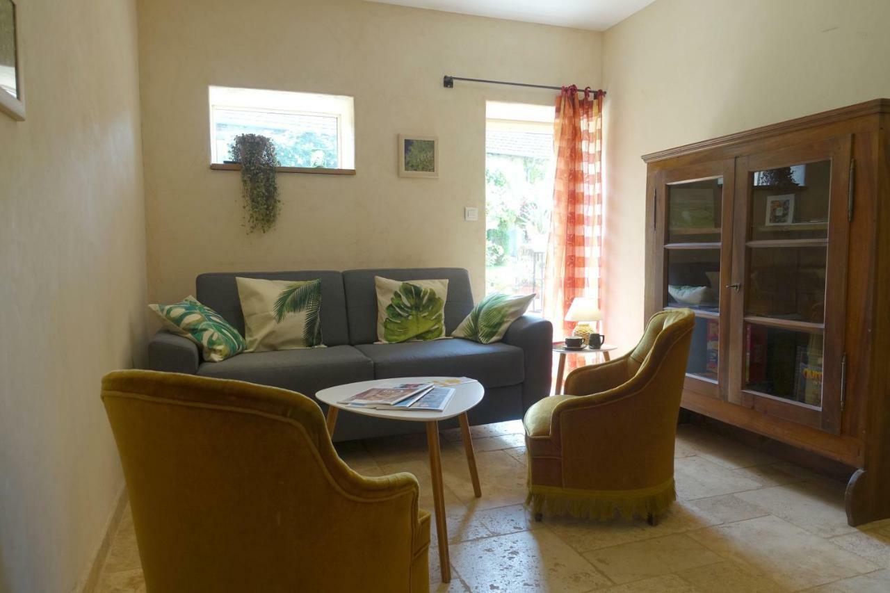 Gite Des Quatre Chemins La Vineuse Exterior photo